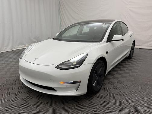 Pearl White Multi-Coat 2022 Tesla Model 3 Long Range