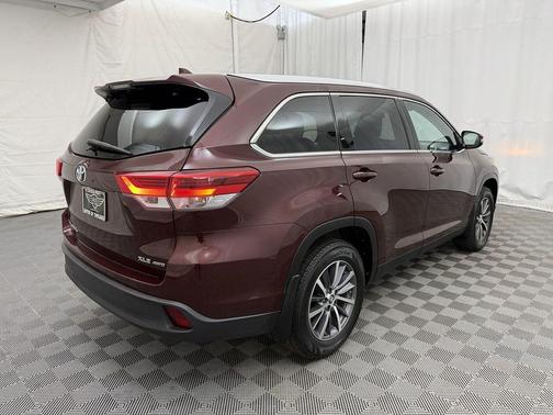 Ooh La La Rouge Mica 2019 Toyota Highlander XLE