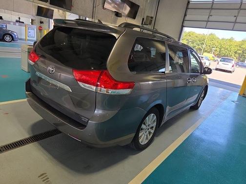 2013 Toyota Sienna XLE
