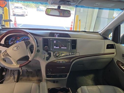 2013 Toyota Sienna XLE