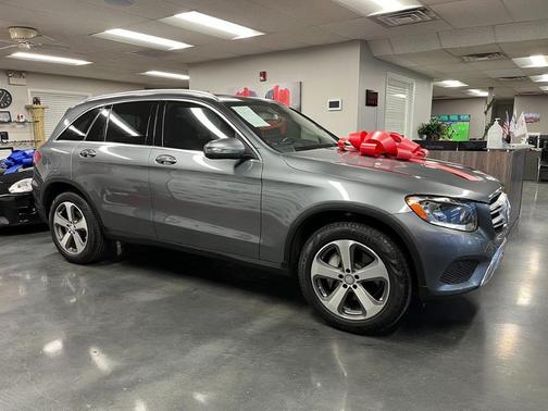 Photo 3 of 19 of 2016 Mercedes-Benz GLC-Class GLC 300