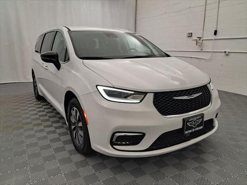 2024 Chrysler Pacifica Hybrid Select