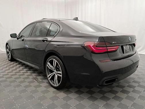 Black Sapphire Metallic 2019 BMW 750 i xDrive
