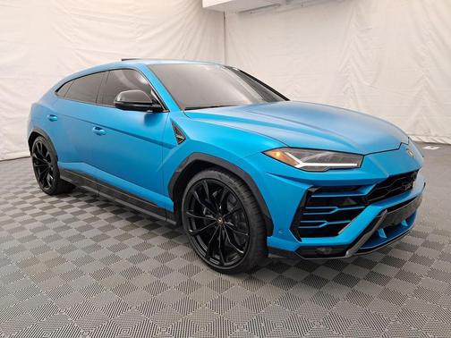 2021 Lamborghini Urus Pearl Capsule