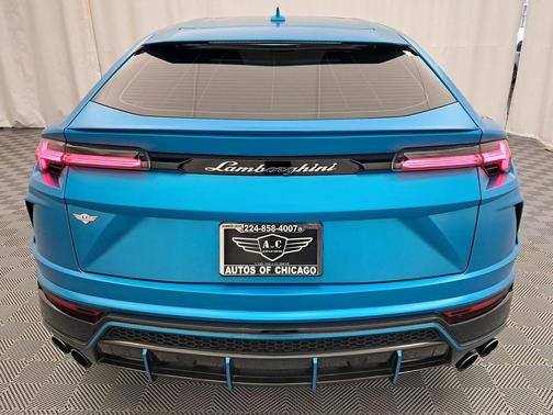 2021 Lamborghini Urus Pearl Capsule