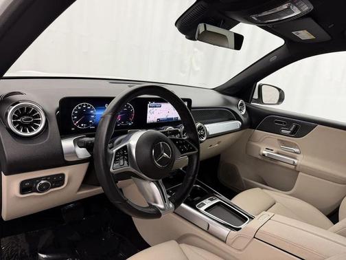 White 2025 Mercedes-Benz GLB 250 Base