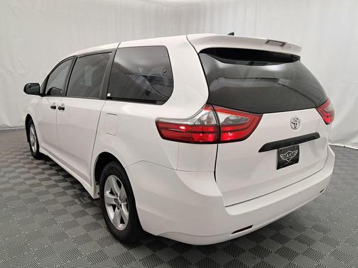 2020 Toyota Sienna SE