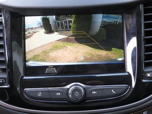 Photo 5 of 29 of 2019 Chevrolet Trax LT