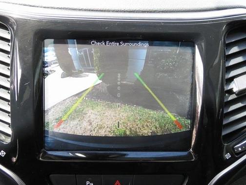 Photo 4 of 32 of 2019 Jeep Cherokee Limited