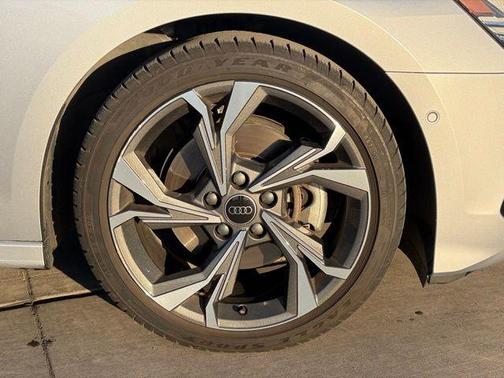 Florett Silver Metallic 2023 Audi A3 40 Premium