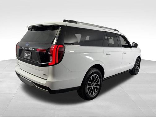Star White 2025 Ford Expedition Platinum