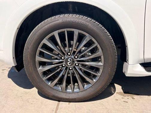 Aspen White 2024 INFINITI QX80 SENSORY