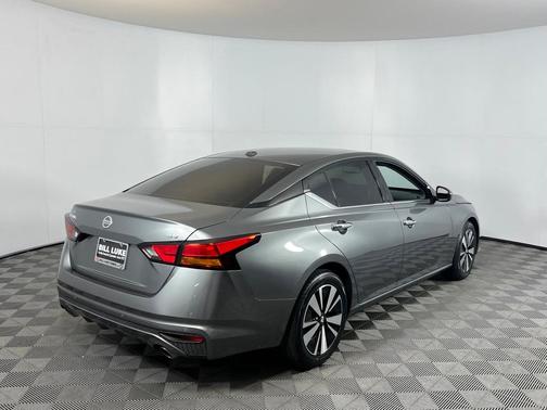 Photo 4 of 51 of 2019 Nissan Altima 2.5 SV