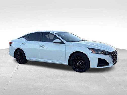 White 2025 Nissan Altima SV