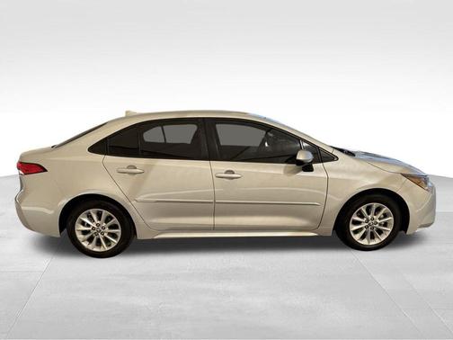 Classic Silver Metallic 2022 Toyota Corolla LE