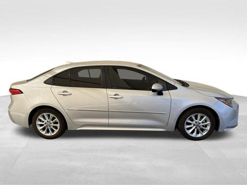 Classic Silver Metallic 2022 Toyota Corolla LE