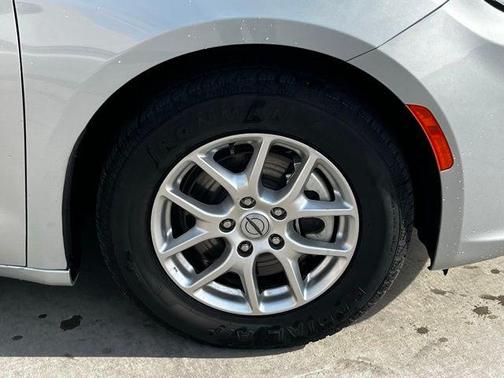 2024 Chrysler Pacifica Touring-L