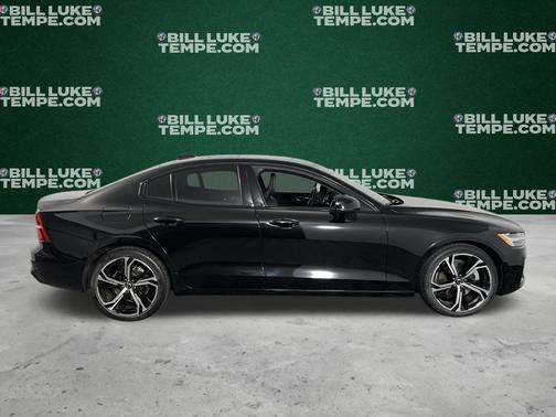 2024 Volvo S60 B5 Core Dark Theme