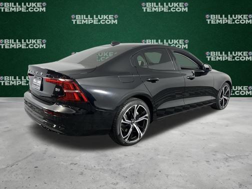 2024 Volvo S60 B5 Core Dark Theme