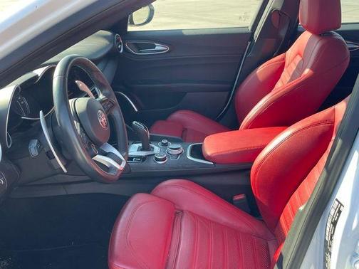 2022 Alfa Romeo Giulia Base