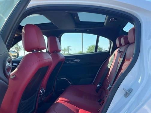 2022 Alfa Romeo Giulia Base