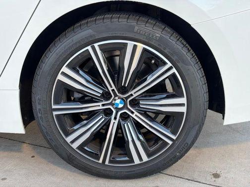 2025 BMW 330 i xDrive