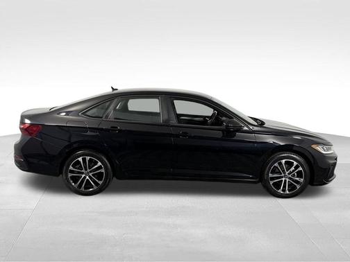 Deep Black Pearl Effect 2025 Volkswagen Jetta 1.5T Sport