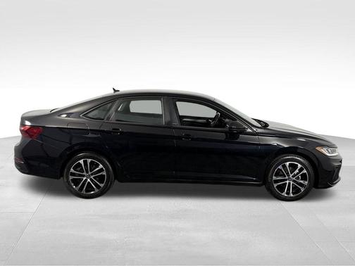Deep Black Pearl Effect 2025 Volkswagen Jetta 1.5T Sport