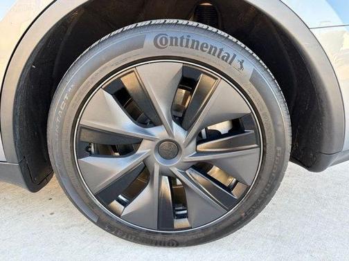 2025 Tesla Model Y Long Range