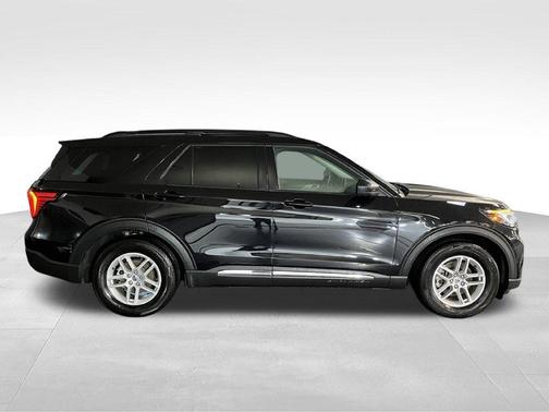 Agate Black Metallic 2025 Ford Explorer Active