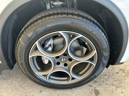 2025 Alfa Romeo Stelvio Base