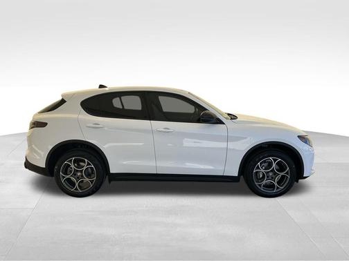 2025 Alfa Romeo Stelvio Base