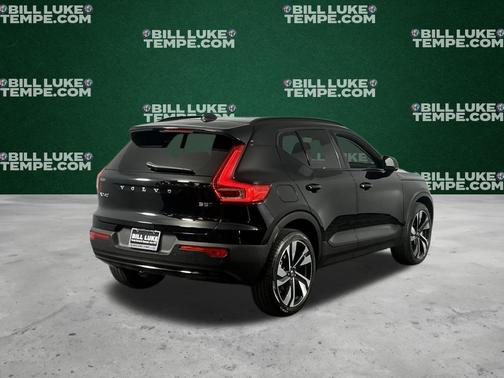2025 Volvo XC40 B5 Plus Dark Theme