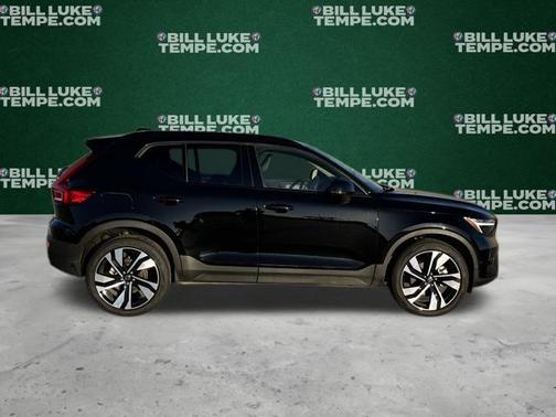 2025 Volvo XC40 B5 Plus Dark Theme