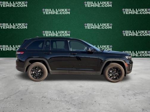 Diamond Black 2025 Jeep Grand Cherokee Laredo