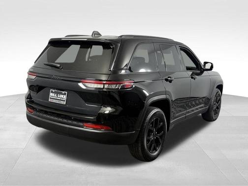 Diamond Black 2025 Jeep Grand Cherokee Laredo