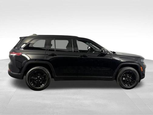 Diamond Black 2025 Jeep Grand Cherokee Laredo