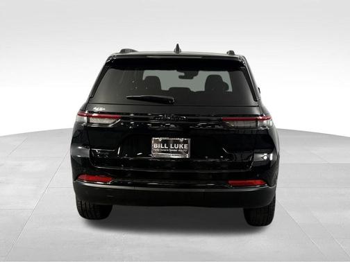 Diamond Black 2025 Jeep Grand Cherokee Laredo