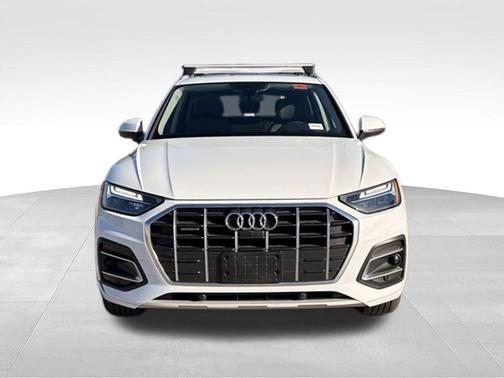 Glacier White Metallic 2023 Audi Q5 40 Premium Plus
