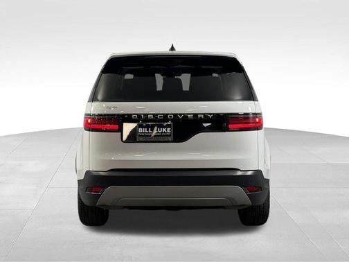 Fuji White 2024 Land Rover Discovery P300 S