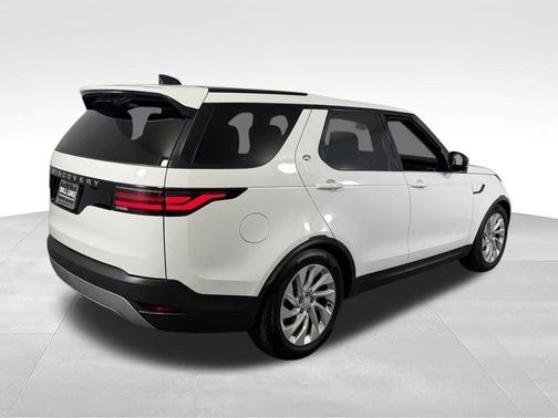 Fuji White 2024 Land Rover Discovery P300 S