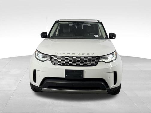 Fuji White 2024 Land Rover Discovery P300 S