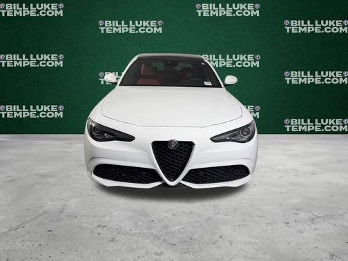 2022 Alfa Romeo Giulia Base