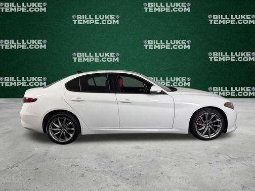 2022 Alfa Romeo Giulia Base