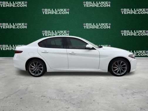 2022 Alfa Romeo Giulia Base