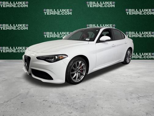 2022 Alfa Romeo Giulia Base