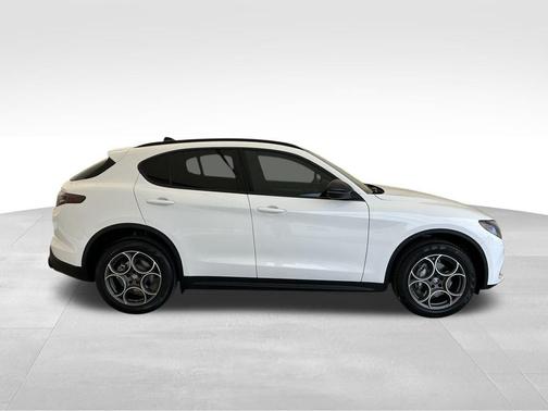 White 2025 Alfa Romeo Stelvio Base
