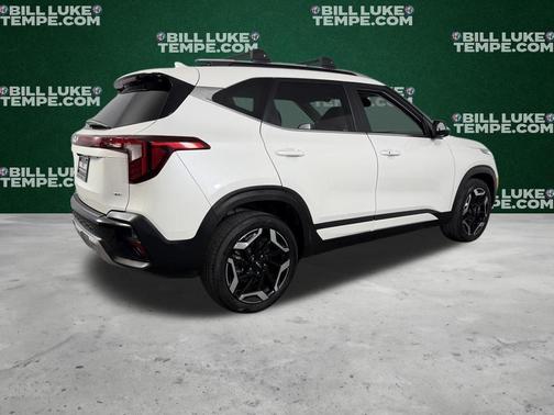 Snow White Pearl 2024 Kia Seltos SX