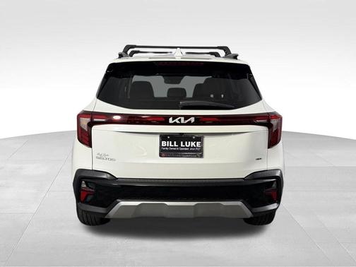 Snow White Pearl 2024 Kia Seltos SX