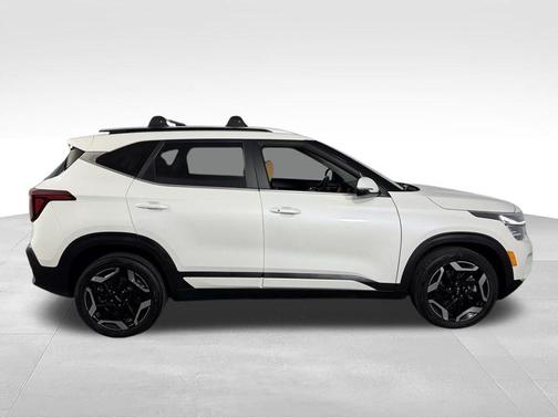 Snow White Pearl 2024 Kia Seltos SX